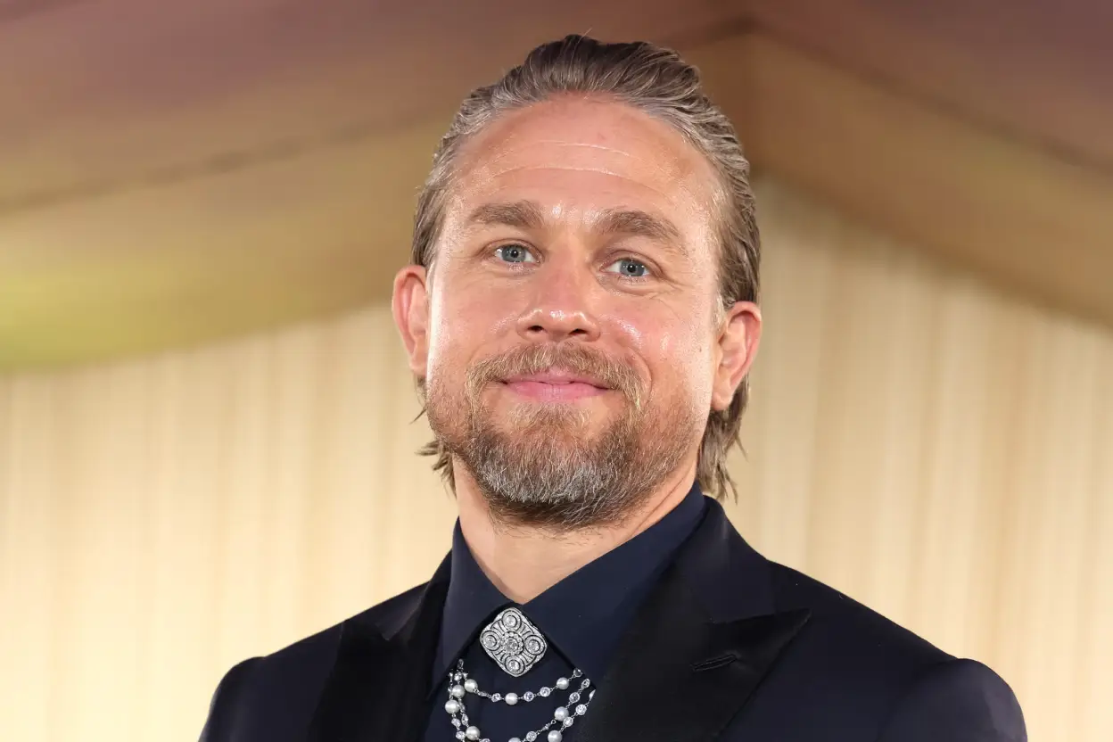 Charlie Hunnam - Andrew Borden rolünde