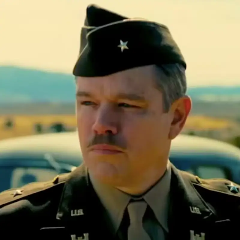 Matt Damon - General Leslie Groves rolünde
