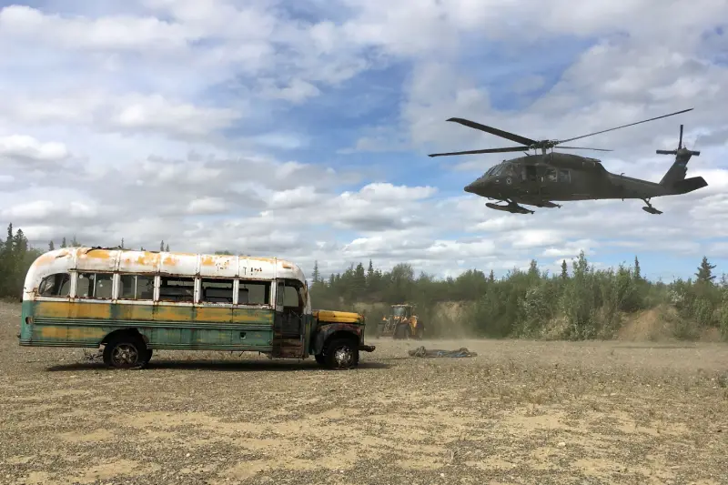 Magic Bus 142 otobüsü helikopterle kaldırılırken - 18 Haziran 2020