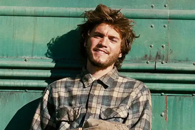 Into the Wild - Christopher McCandless real Alaska journey with Emile Hirsch