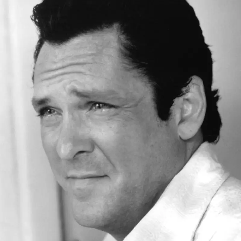 Michael Madsen - Sonny Black rolünde